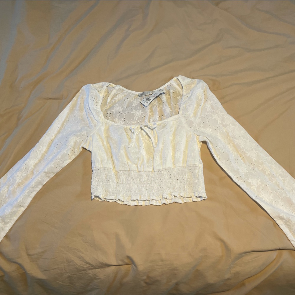Hollister long sleeve crop top. Never worn